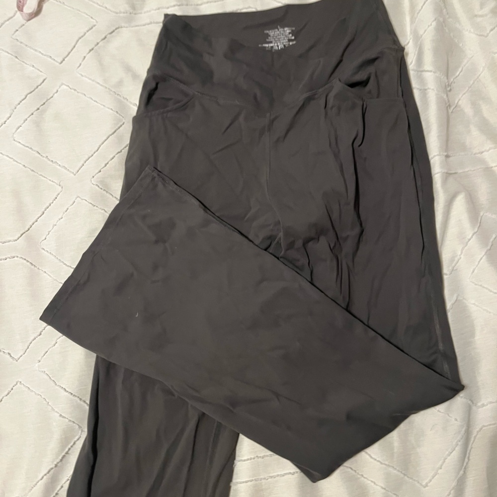 Flared yoga pants/leggings